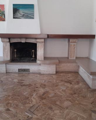 Caminetto in marmo,marca Amiata Marmi