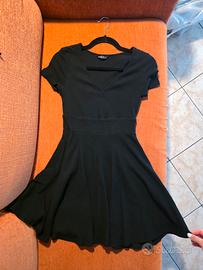 Abito corto nero svasato a coste scollo a V tg.XS