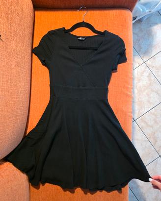 Abito corto nero svasato a coste scollo a V tg.XS