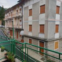 Immobile di 12 appartamenti + cortile + garage