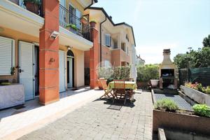 VILLA A SCHIERA A SAN MAURO PASCOLI