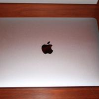 MacBook 13  PRO  M2 8gb RAM  2024