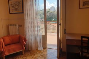 Ampie camere in appartamento condiviso