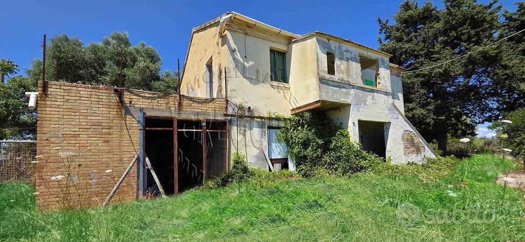 Rustico / Casale di 250 m² con più di 5 locali e b - Vista 2