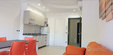 BILOCALI CENTRALI E SERVITISSIMI 150mt.dal mare