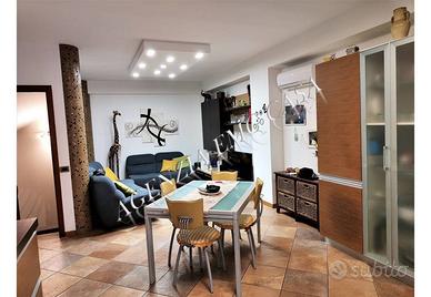 Palazzo / Stabile di 252 m² con 2 locali a Alcamo
