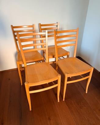 Set 4 sedie in legno massello – robuste e stabili