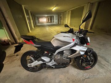 Aprilia Tuono 457
