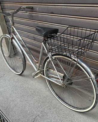 Bici da donna con cestino