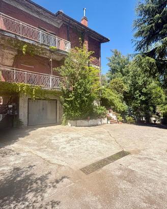 Villa Bifamiliare con Terreno in Via Pennini