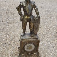 Orologio da camino o esposizione con guerriero
