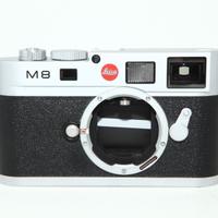 Leica M8 cromata con impugnatura (F1288B)