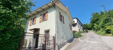 Casa indipendente di 128 m² con 4 locali e box aut