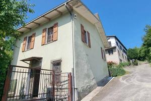 Casa indipendente di 128 m² con 4 locali e box aut
