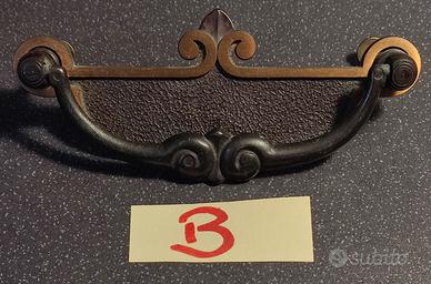 Maniglia snodata B mobili antichi con base piastra