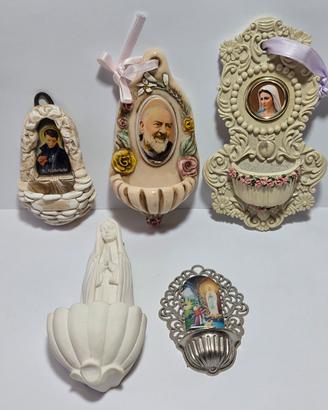 Lotto di cinque acquasantiere da parete religiose