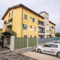 TRILOCALE AL PRIMO PIANO CON ASCENSORE, BOX AUTO D