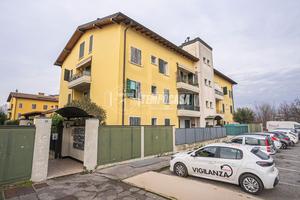 TRILOCALE AL PRIMO PIANO CON ASCENSORE, BOX AUTO D