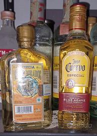 DUE BOTTIGLIETTE TEQUILA MESSICO ANNI 70/80