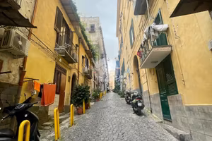 MONOLOCALE A NAPOLI