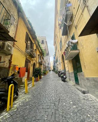 MONOLOCALE A NAPOLI
