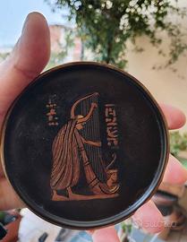 Piattino in ottone da parete anni 60 con decorazio