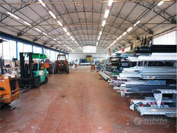 Immobile di 2200 m² con 1 locale a Capannori