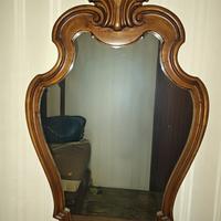 specchio con cornice in legno