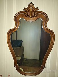 specchio con cornice in legno