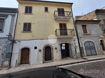 NEGOZIO A MONTESARCHIO