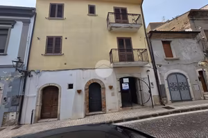 NEGOZIO A MONTESARCHIO