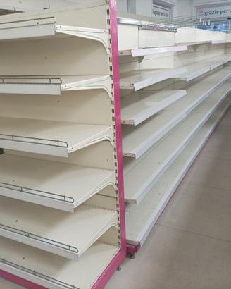 scaffali per negozio o magazzino