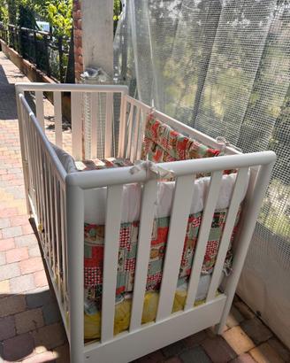 Lettino in legno per bambino