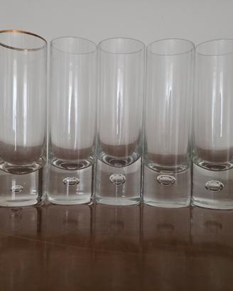 Set bicchieri vintage con bollicina nel vetro 