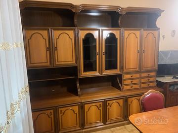 Mobile Salotto con Tavolo e sedie