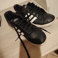 marca Adidas nuove leggere comode,