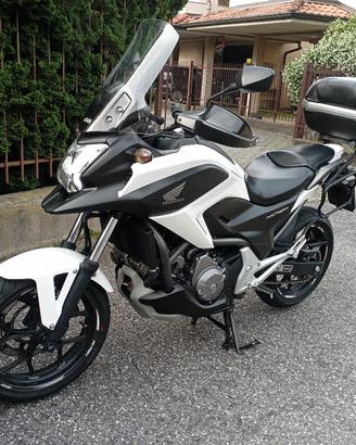 Honda nc 700 DCT 700 38kw 2 OPZ. LEGGI