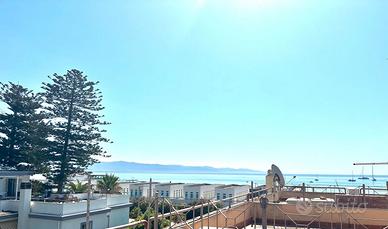Appartamento bilivelli - ampia terrazza vista mare