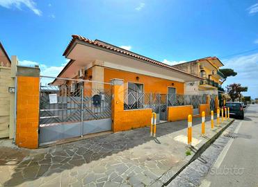 CASA SEMINDIPENDENTE A TORRE DEL GRECO