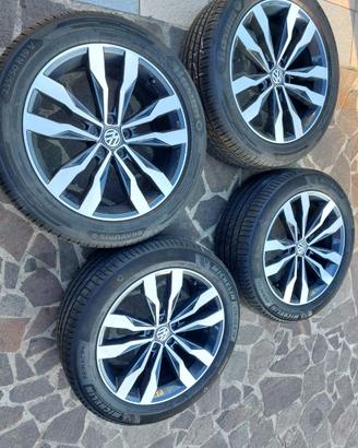 Cerchi originali Volkswagen R19 + gomme 80%