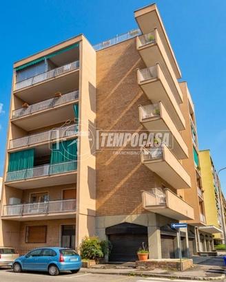 AMPIO BILOCALE FINEMENTE RISTRUTTURATO CON 3 BALCO