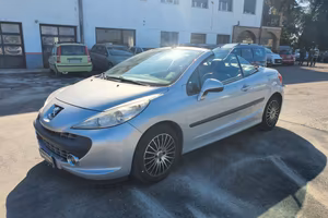 Peugeot 207 1.6 HDi 110CV CC Féline