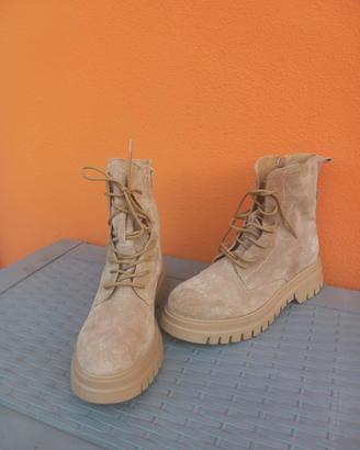 scarponcino beige in simil-renna