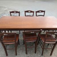 Tavolo completo di 8 sedie 