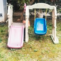 scivolo e altalena da giardino