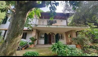 Villa con giardino