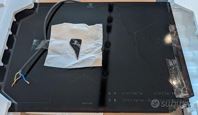 Piano induzione incasso 80cm Electrolux rotto