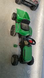 Trattore a pedali per bambini colore verde 