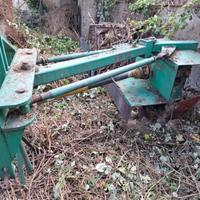 Scava fossi per trattore