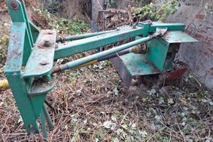 Scava fossi per trattore